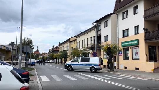 Tragiczna interwencja policji w Nowym Sączu. 41-latek z nożem został postrzelony. Zmarł w szpitalu