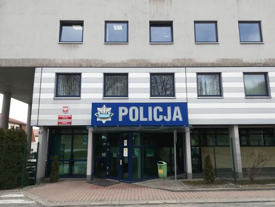 22 - LATEK POD WPŁYWEM ALKOHOLU, KTÓRY UKRADŁ SAMOCHÓD, ZOSTAŁ ZATRZYMANY PRZEZ GORLICKICH FUNKCJONARIUSZY