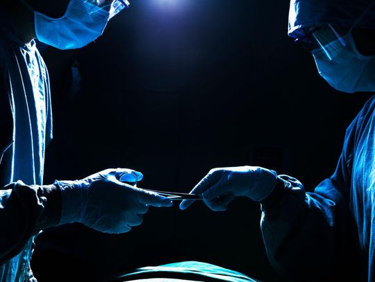 5 sygnałów, że to czas odwiedzić poradnię chirurgii ręki – nie lekceważ tych objawów!