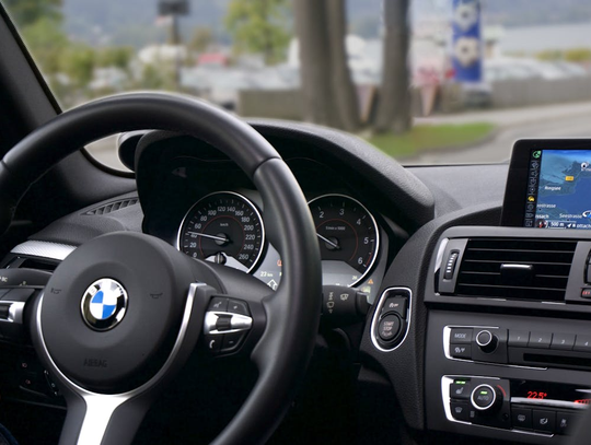 Auto zastępcze z wypożyczalni w Poznaniu – kiedy przysługuje?