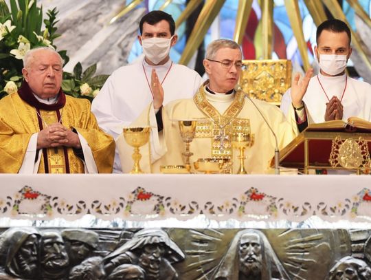 Biskup rzeszowski na kwarantannie, a trzech księży w szpitalu