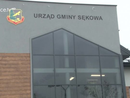 Budynek UG Sękowa wygląda bardzo pięknie