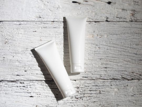 Czarna pasta - tajemnica wybielającego uśmiechu