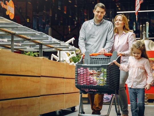 Czy zakupy w Biedronce są korzystne? Mamy odpowiedź