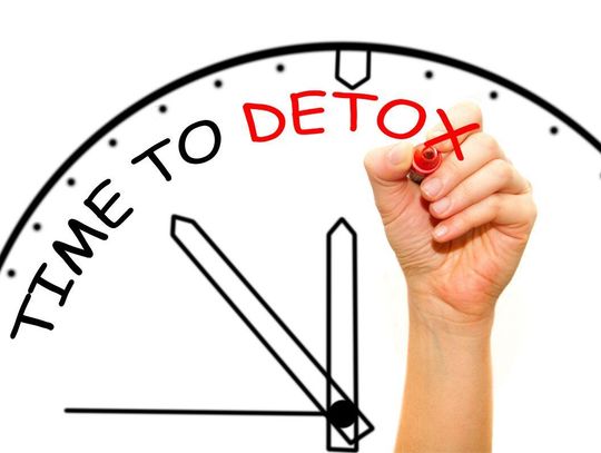 Detoks od słodyczy – jak cztery dni wystarczą, by „odsunąć talerz ciastka” i odzyskać energię