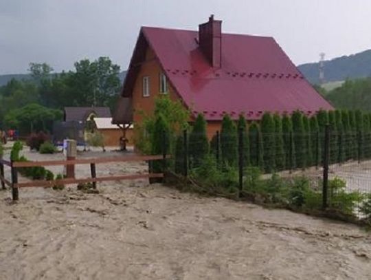 Działania strażaków związane z usuwaniem skutków gwałtownego deszczu w powiecie gorlickim