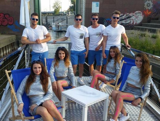 Essential Models - Twój Klucz do Niezapomnianych Eventów!