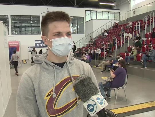 "Fajnie mieć tę szczepionkę i być bezpieczniejszym". Ponad 40 tys. 16 i 17-latków zgłosiło się na szczepienie przeciwko Covid-19