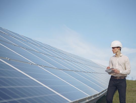 Fotowoltaika w firmie – korzyści płynące z rozwiązania