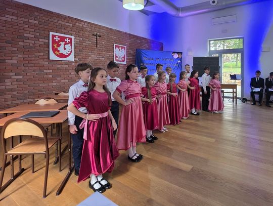 Gminny Dzień Edukacji Narodowej w Biesnej – magia światła, emocji i wdzięczności