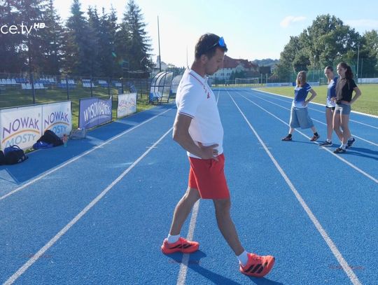 Inauguracja chodu sportowego w Gorlicach. Trening pokazowy z Grzegorzem Sudołem, prezesem MZLA