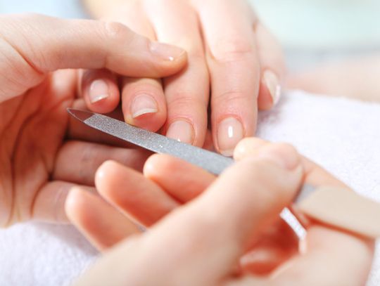 Jak dbać o paznokcie i jaki manicure najlepiej wybrać? 