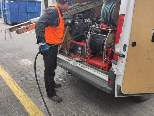 Jak działa ciśnieniowa metoda udrażniania rur?