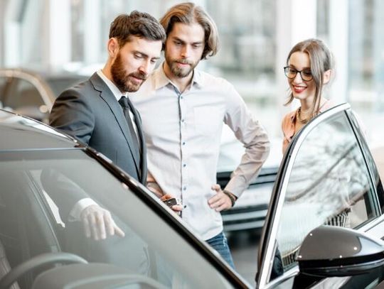 Jak uniknąć potencjalnych oszustw przy zakupie samochodu używanego?