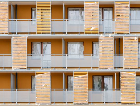 Jak wybrać dobrą osłonę na balkon? 