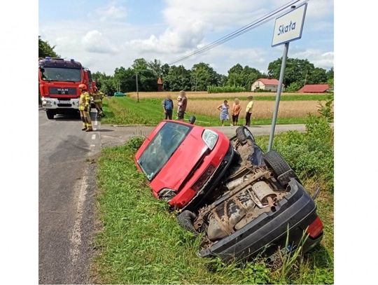 KOLEJNE ZDARZENIA NA DROGACH POWIATU GORLICKIEGO. POLICJA APELUJE O OSTROŻNOŚĆ I ROZWAGĘ