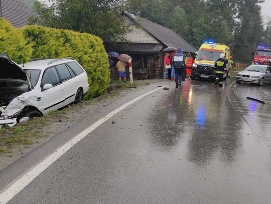 Kolizja dwóch pojazdów w Binarowej 