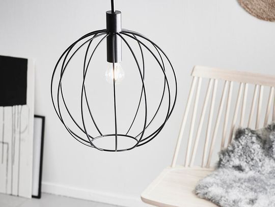 Lampy kule- modne oświetlenie salonu