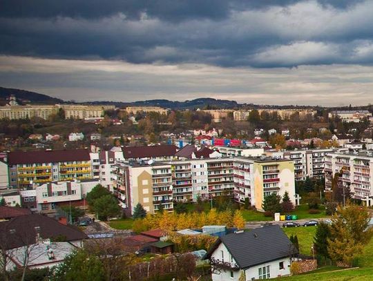 Mieszkańcy osiedla Pod Lodownią obawiają się krążącej po blokach dwójki nieznajomych