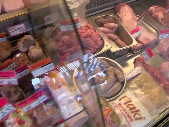 "Mleko od cudownych ozdrowień". Policja ostrzega przed oszustami, rząd zapowiada walkę ze spekulantami żerującymi na pandemii