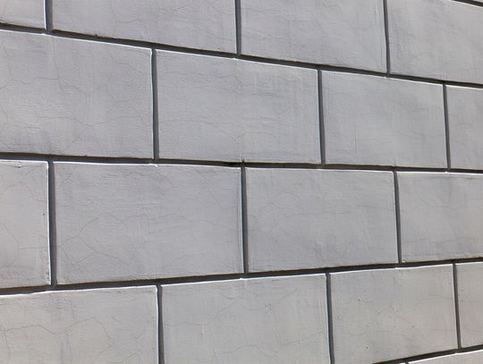 Nowoczesne płoty betonowe gładkie ? prostota i elegancja