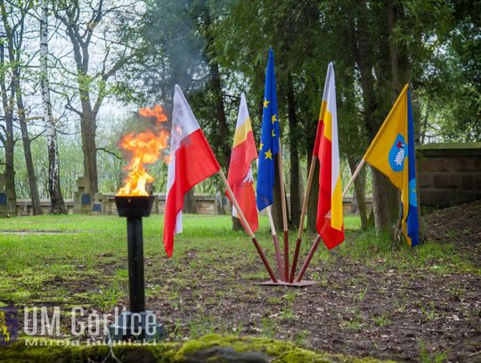 Obchody świąt majowych bez pochodu i apelu na cmentarzu wojskowym