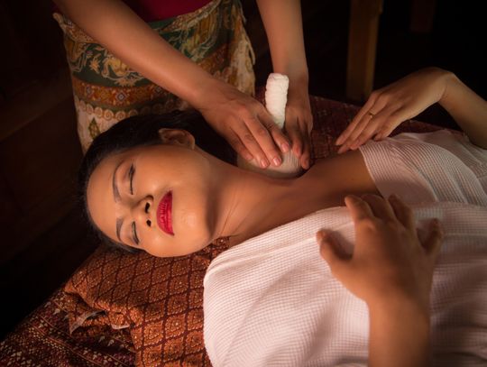 Odkrywając Równowagę Ciała i Umysłu: Masaż Tajski jako Szansa na Relaks i Harmonię