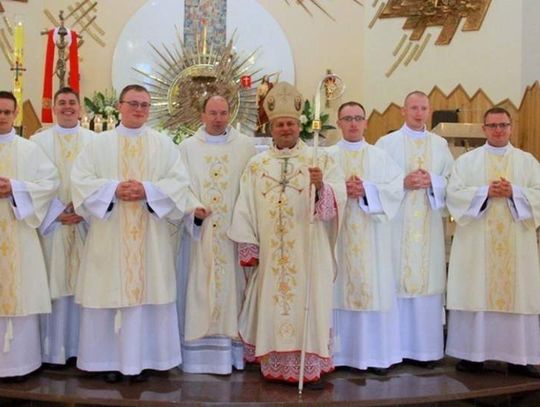 Ośmiu kleryków tarnowskiego seminarium przyjęło święcenia diakonatu, wśród nich był kleryk z parafii Siedliska