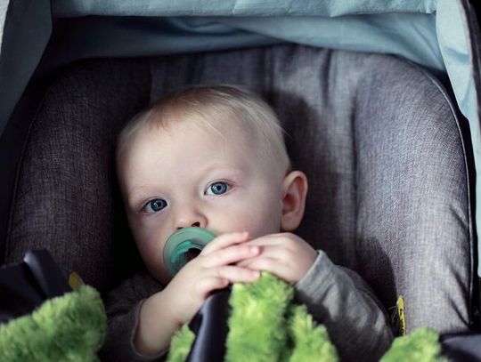 Oświetlany fotelik samochodowy