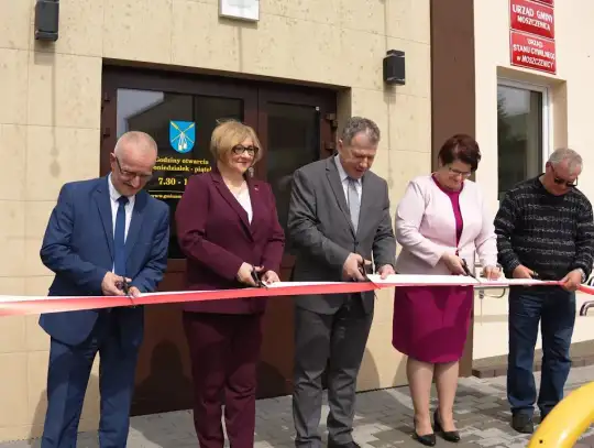 Otwarto nową część budynku gminy i przedszkola w Moszczenicy