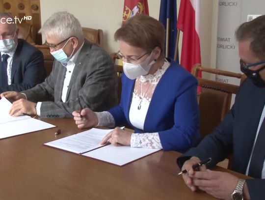 Podpisano umowę na przebudowę drogi powiatowej w Szalowej