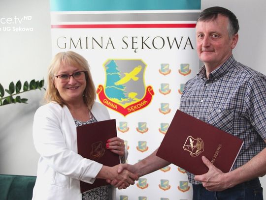 Podpisano umowy na modernizację dróg w gminie Sękowa