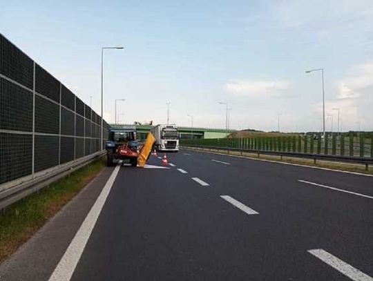 POWIAT TARNOWSKI: JECHAŁ TRAKTOREM AUTOSTRADĄ A4 … POD PRĄD!!!