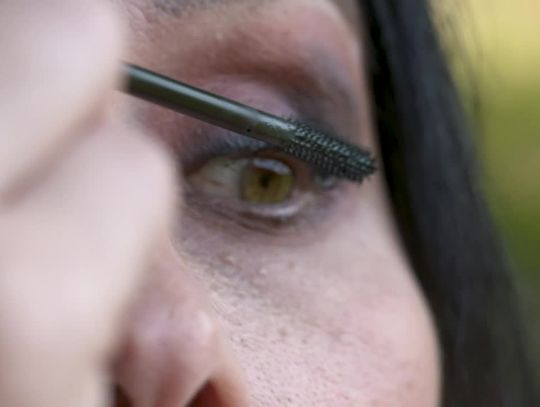 Renata Przemyk zdecydowała się na wszczepienie do oka sztucznej soczewki. „To operacja, która może uwolnić od okularów do końca życia”