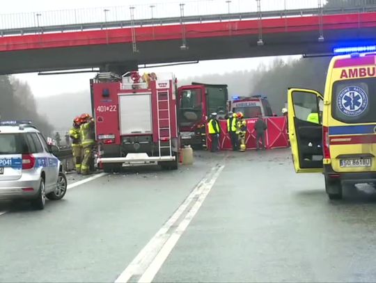Roczne niemowlę i jego matka zginęli w karambolu na trasie S1