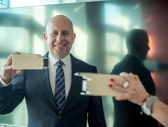 SteelProfil - największa sieć dystrybucji w Polsce płyt warstwowych i izolacyjnych płyt PIR