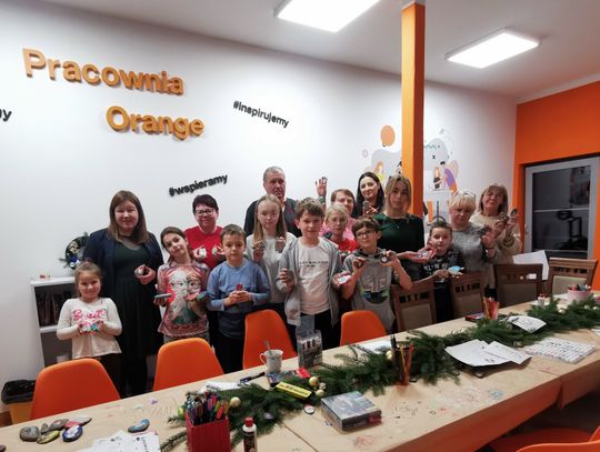 Świąteczne warsztaty malowania kamyczków w Biesnej