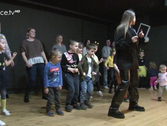 Uczestniczka programu "Taniec z Gwiazdami" Walerija Żurawlewa uczyła dzieci w Sękowej "Tańczyć z pszczołami"