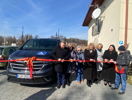 Warsztaty Terapii Zajęciowej w Bieczu otrzymały nowy samochód