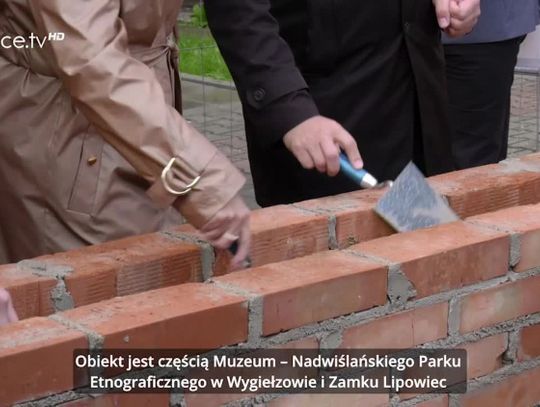 Wbudowanie kamienia węgielnego pod budowę Małopolskiego Muzeum Pożarnictwa w Alwerni