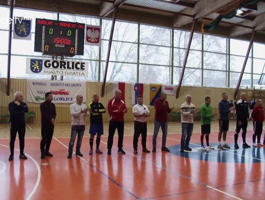 XXXI Międzynarodowy Turniej Barbórkowy w halową piłkę nożną wygrywa drużyna Solidarności Glinik Gorlice