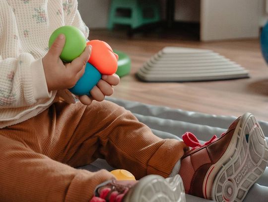 Zaburzenia przetwarzania sensorycznego u dzieci. Czym jest integracja sensoryczna i jak pomaga w rozwoju?