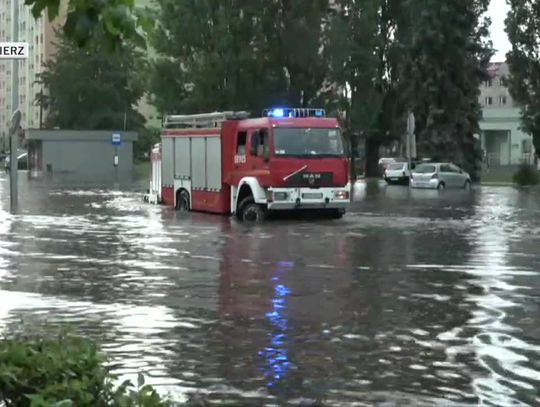 Zalane ulice, połamane drzewa i zerwane linie energetyczne. Nawałnice przeszły nad Polską