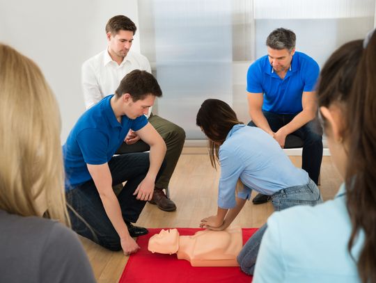 Zasady pierwszej pomocy jakich należy się stosować na stanowisku pracy