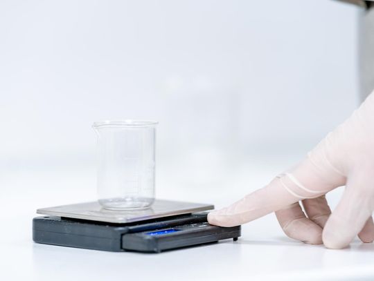 Zastosowanie wag w branży farmaceutycznej - normy, dokładność i bezpieczeństwo