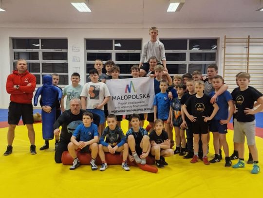 Zawodnicy z Gorlickiego Zapaśniczego Klubu Sportowego trenują na zgrupowaniu kadry wojewódzkiej Zawodnicy z Gorlickiego Zapaśniczego Klubu Sportowego trenują na zgrupowaniu kadry wojewódzkiej