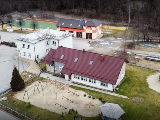 Zdalne nauczanie w niektórych klasach szkół w Siarach i Sękowej