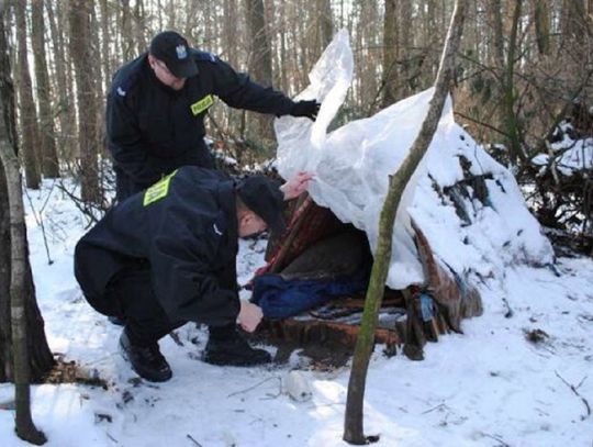 ZIMA, TO TRUDNY CZAS DLA BEZDOMNYCH – NIE BĄDŹMY OBOJĘTNI!