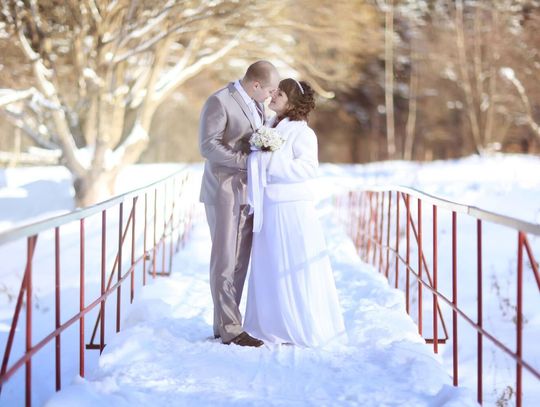 Zimowa ceremonia ślubna na Mazurach ? jak przygotować się do ślubu w bajkowej scenerii śniegu 