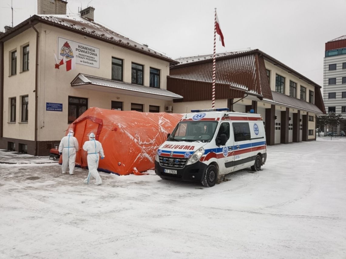 Gorliccy strażacy pomogli w uruchomieniu punktu pobrań wymazów